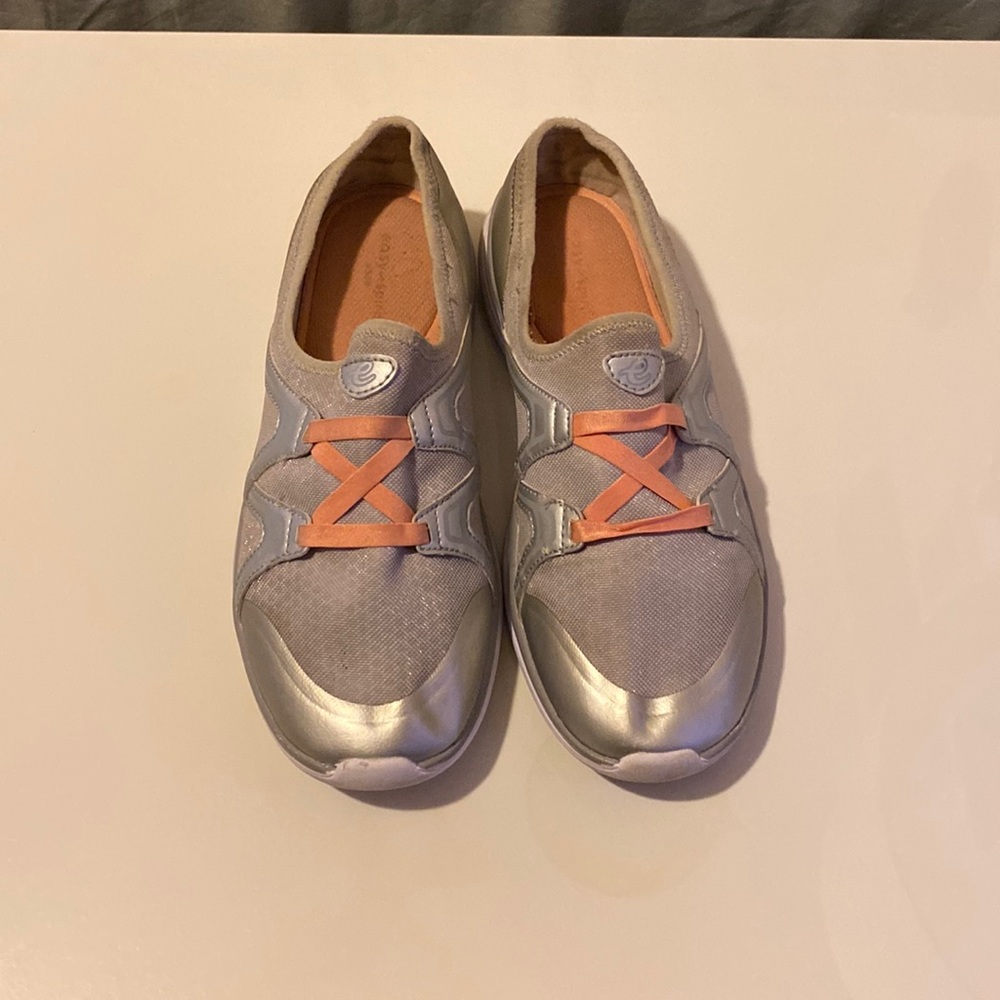 Easy spirit women’s sneakers shoes size 10M very comfortable color silver pink